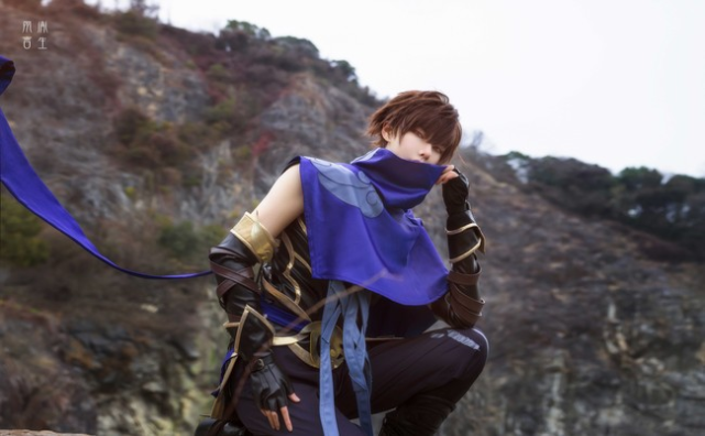 coser@夙胤言生给我们带来了《王者荣耀》澜的cosplay,颜值男神,姐妹