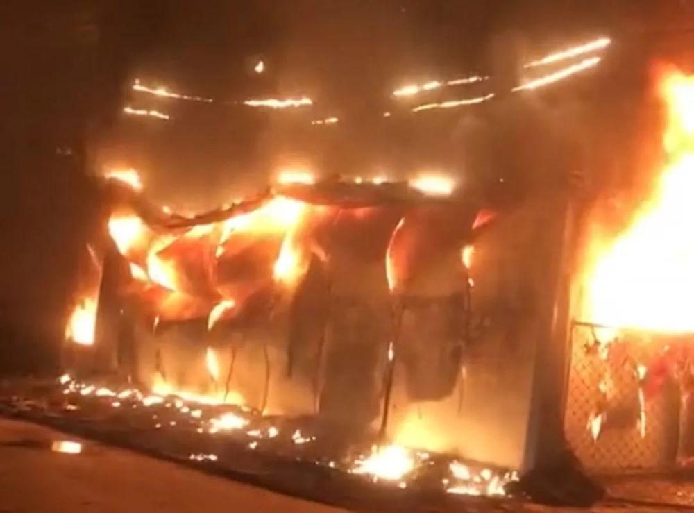 大学生勇闯火海救出93老人（图）