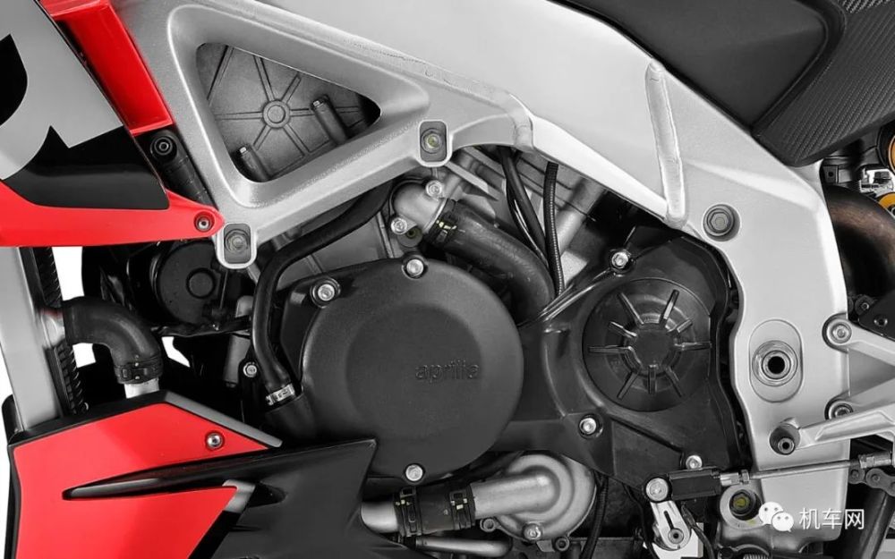街车都这么战斗?阿普利亚全新tuono v4发布
