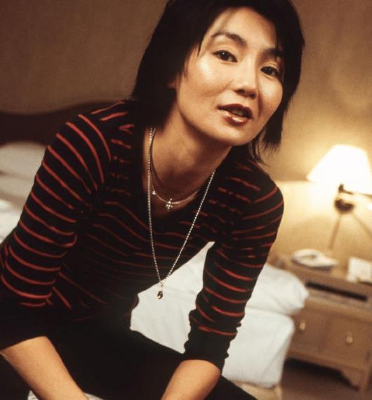 2000年,张曼玉与梁朝伟同框,终于明白了什么"般配"