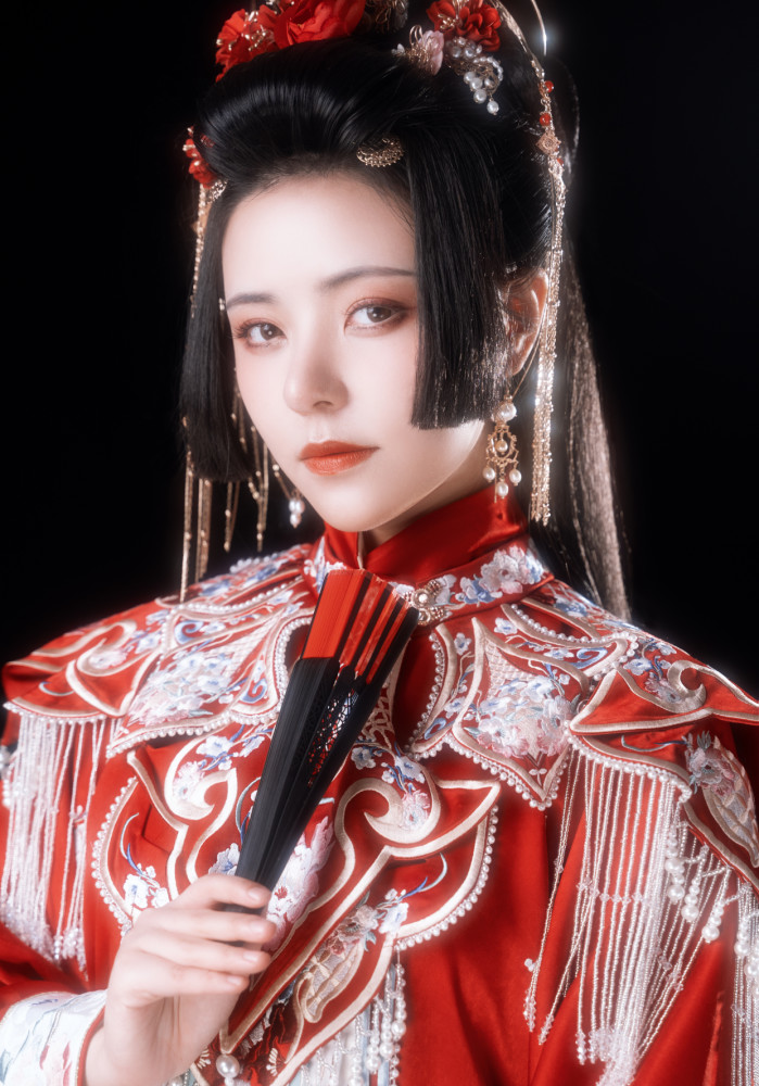 当日本"公主切"遇上中国婚服,本以为会违和,没想到这么好看