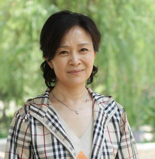 62岁刘莉莉的老公原来是他看清正脸后难怪结婚多年恩爱零绯闻