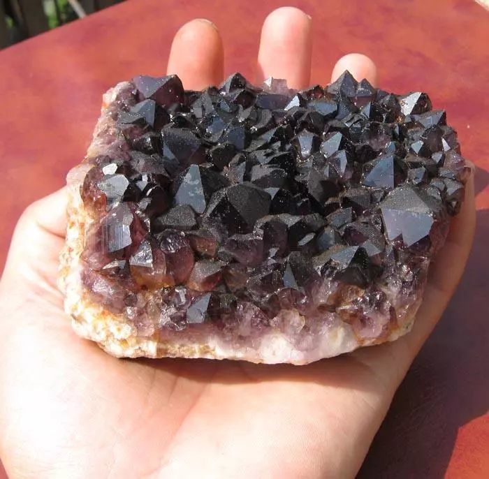 疯狂的石头,动不动百万千万,最后一个还有机会捡到!_腾讯新闻