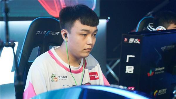 广君退役成顶尖主播,数据排名位列第一,实力与幽默并存!