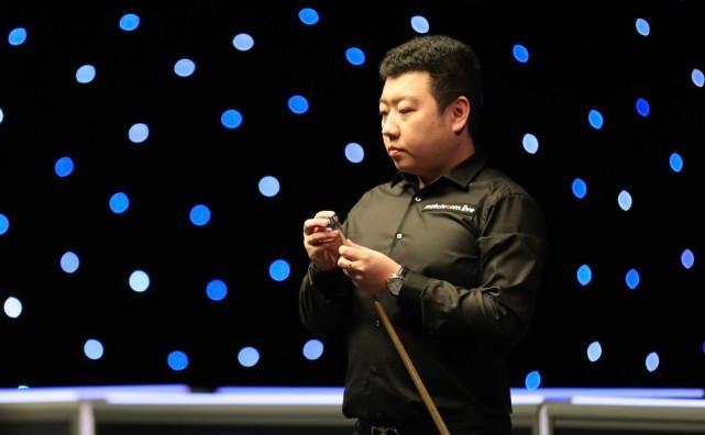斯诺克中国小将终获首胜no5四场小组赛连赢七局囧哥两次破百