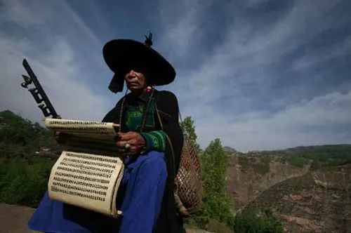 彝族毕摩:彝族文化的维护者和传播者