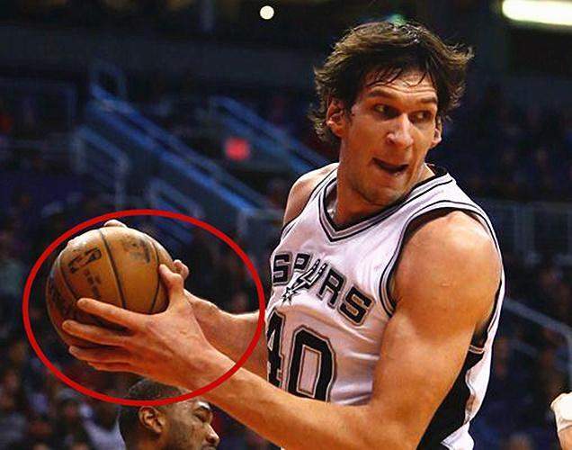 博班招牌动作站扣他是nba的巨人娶个老婆比自己矮70公分