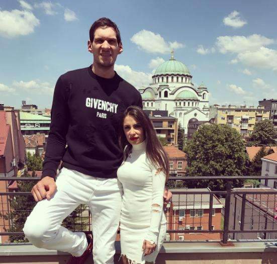 博班招牌动作站扣他是nba的巨人娶个老婆比自己矮70公分