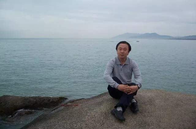 他是985大学博士双一流高校教授如今从教学楼纵身一跃