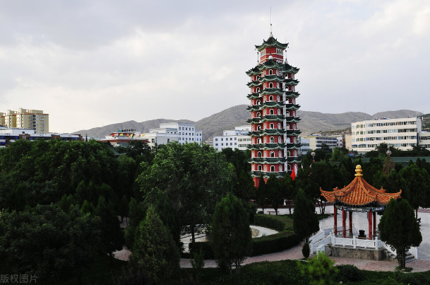 会师楼西吉县,隶属宁夏回族自治区固原市,这里还是红色革命圣地,,红军