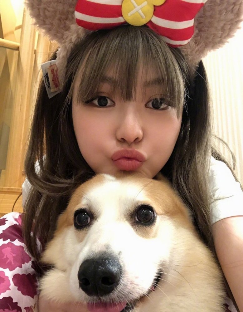 周扬青小号回应郑爽之前评论事件,表示:不认为郑爽评论是恶意的