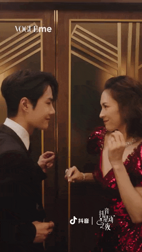 王一博和章子怡罕见同框欢乐跳舞气氛暧昧cp感十足