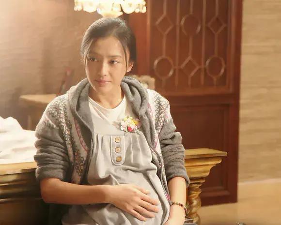 郑爽卷入代孕弃养风波秦岚方中信合作的母语就曾探讨这话题