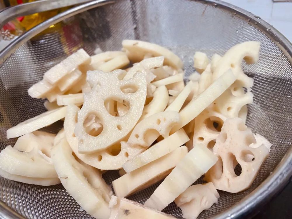 金平菜来自昨日的美食甜酸的炒藕片