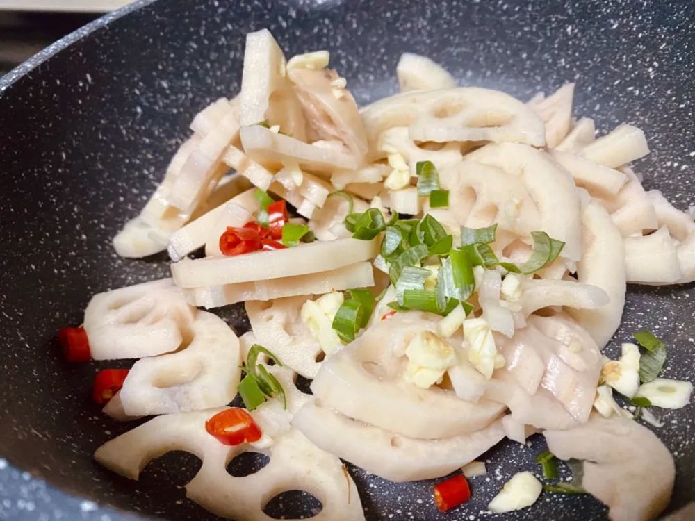 金平菜来自昨日的美食甜酸的炒藕片