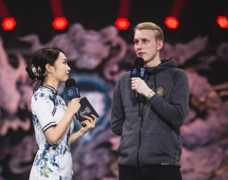 余霜公开择偶标准，网友总结：高富帅舔狗？
