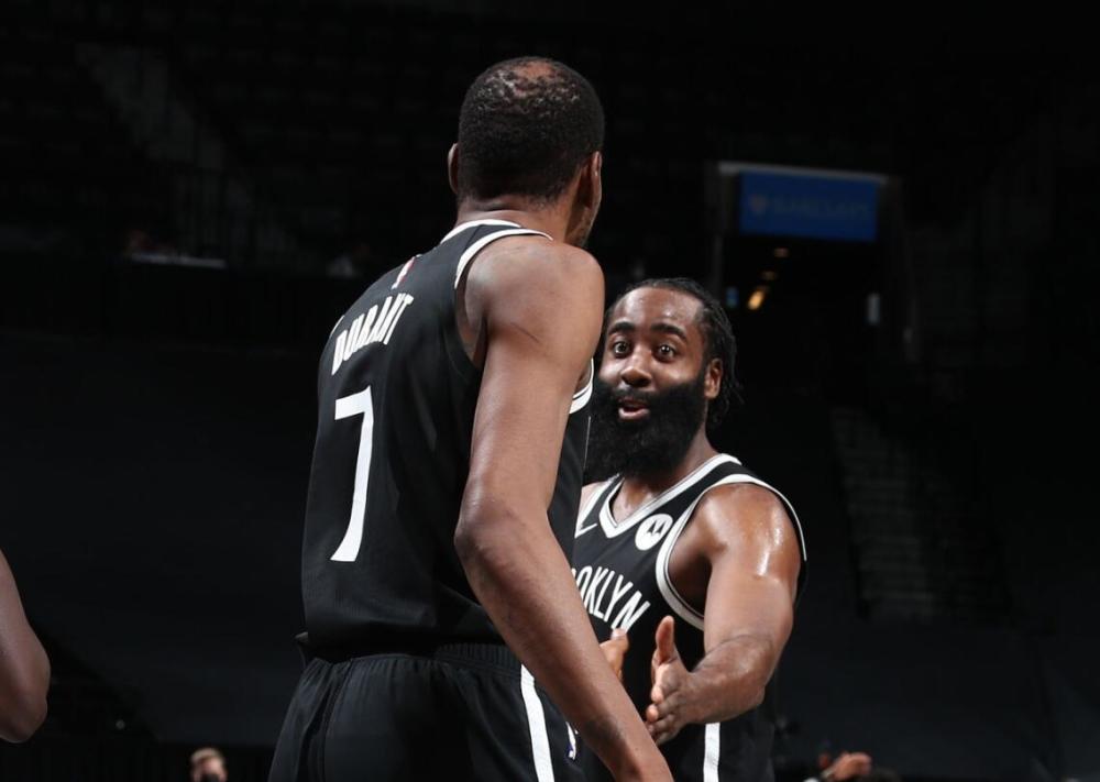 哈登获赛季个人第10个三双|杜兰特受伤离场！哈登准三双年轻中锋补短板篮网大胜鹈鹕15分