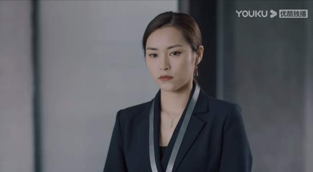 《紧急公关》尹静雅,现代职场精英范儿,成熟女性的魅力真迷人