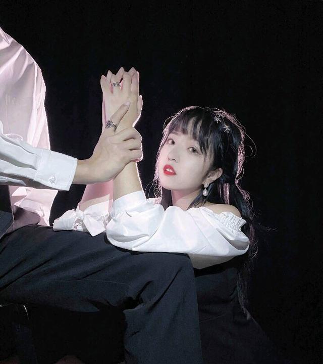 网红主播都见光死总裁娇妻郝一点高清素颜照曝光老了十岁不止