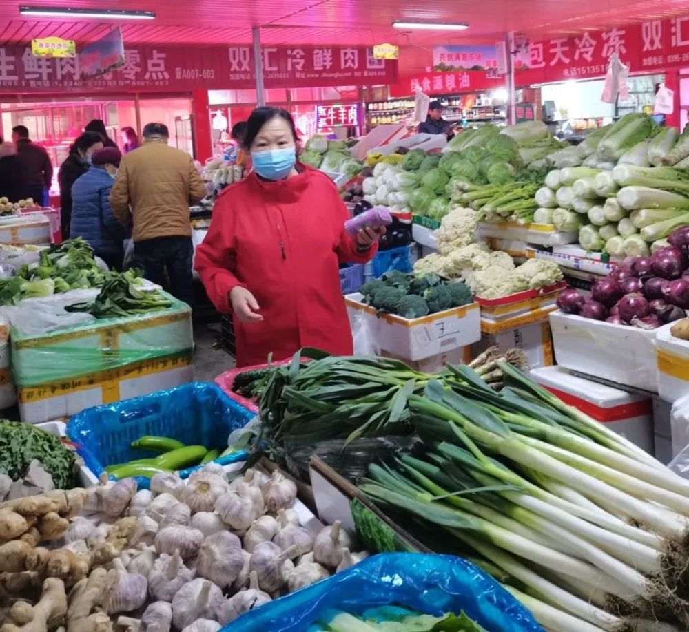 "太原市果品北部菜市场市场部经理李三旦坦言"石家庄部分地区疫情