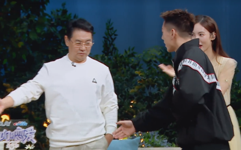 卡斯柏现身演播室金晨爸爸却从头到尾冷眼相待谁的女儿谁心疼