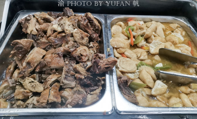 高速公路服务区的自助餐35元36个菜看起来很美很多人却不敢吃