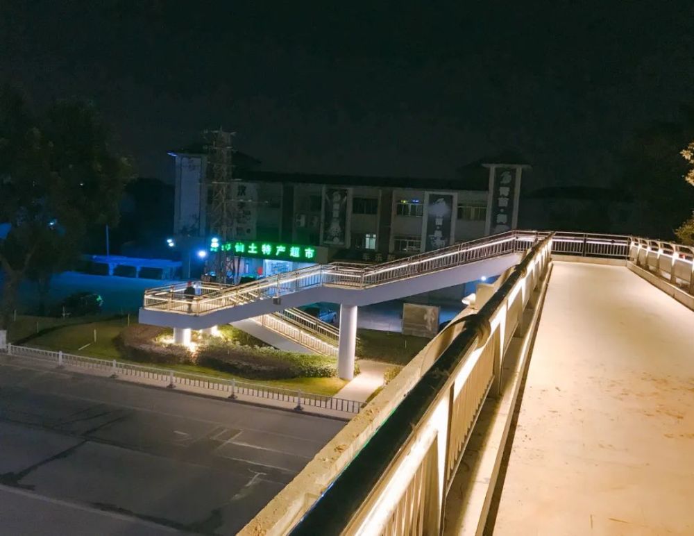 佛山夜间出行更安全南海环山路段的5座人行天桥照明工程已完工