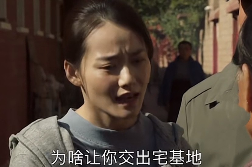 《山海情》马得福变镇长,被大妈讨宅基地,还好媳妇逻辑清楚出手帮忙