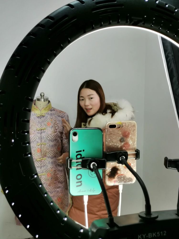 采写/易英子 编辑/刘汨 任赛男不愿意谈论自己的生