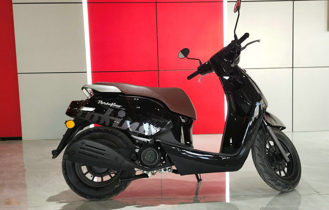 时尚与舒适并存qjmotor首款踏板摩托菲诺125体验报告