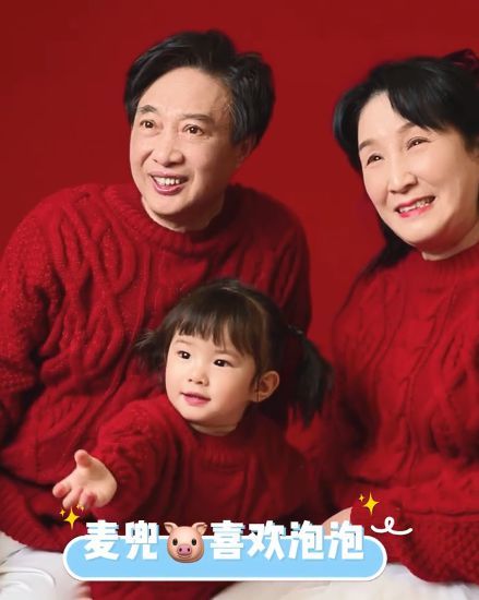 smg美女主持拍的全家福 虽是双城生活但幸福满满|万蒂妮|smg