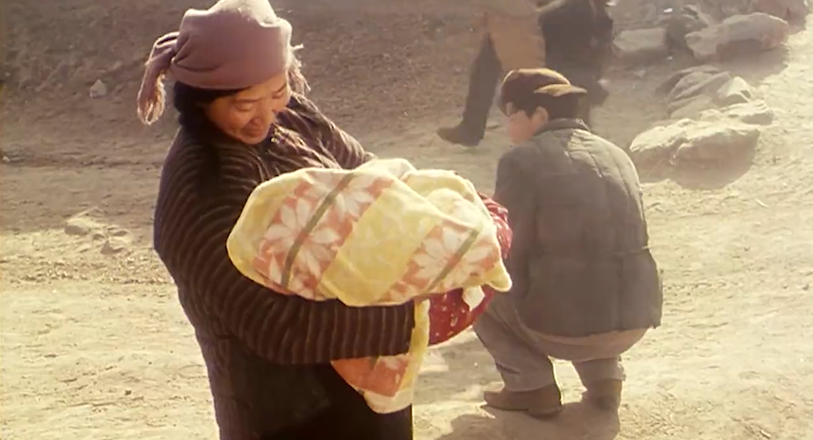 国产冷门电影《孤儿泪》,看完之后,我哭了好久!_腾讯新闻