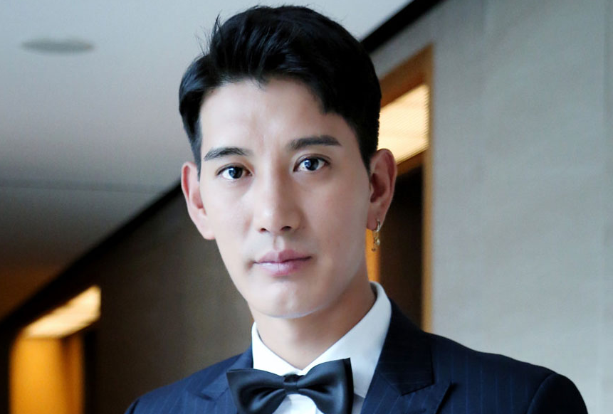 蒲巴甲点赞郑爽丑闻,十年前因走红毯产生过节,如今"大仇已报"