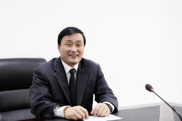 拔新领异,为师立道作阶石——深圳市翠园中学韩冬青校长