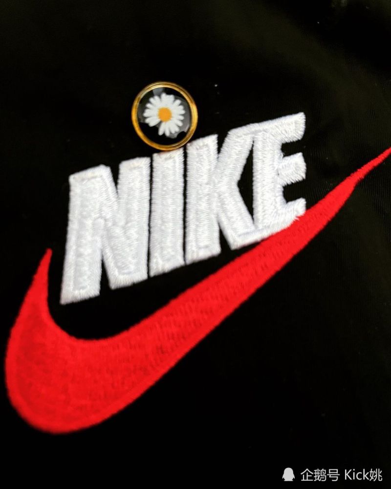 预告全新联名即将现身?gd 曝光神秘小雏菊x nike logo 照