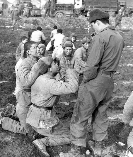 最后,国民党特务会对一些不愿意去台湾的被俘官兵进行恐吓,殴打,虐待