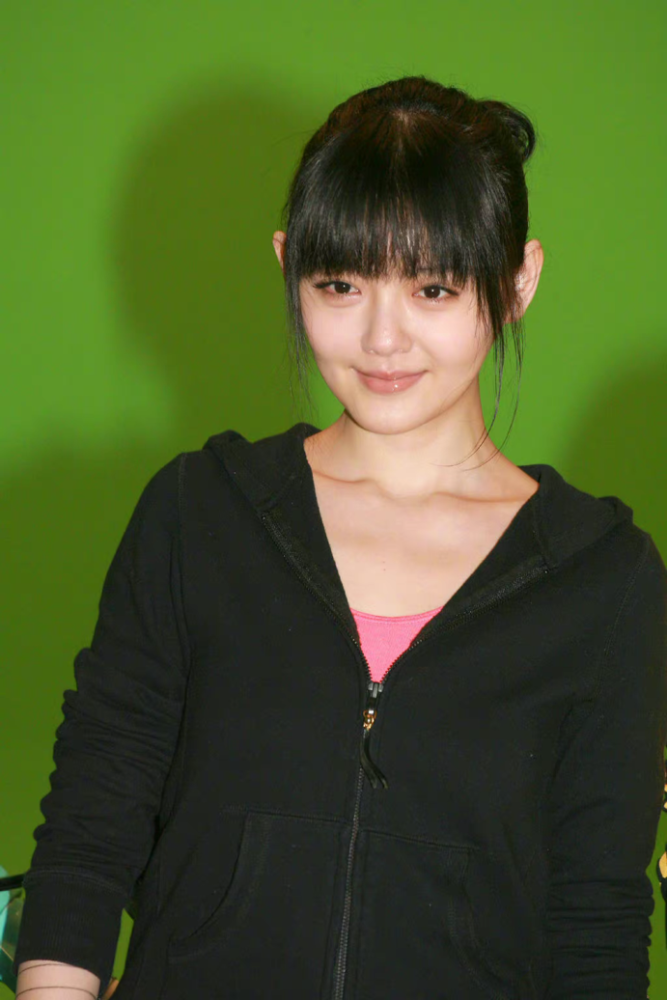 大s齐刘海造型似18少女老公与妹妹看了也惊讶着实有够会打扮