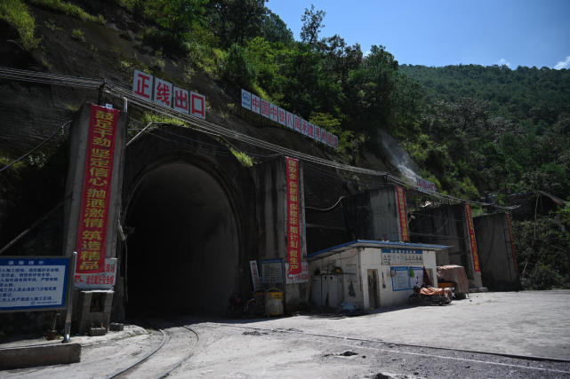 刷新亚洲铁路山岭隧道独头掘进纪录 大瑞铁路秀岭隧道平导贯通