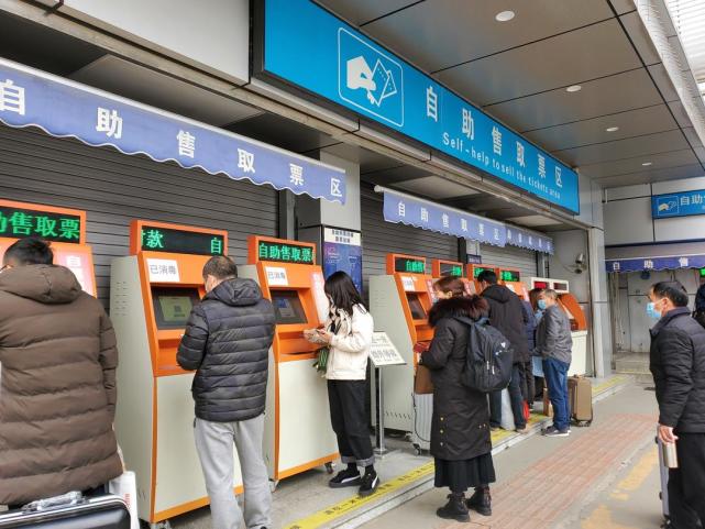 返乡旅客:成都北门客运站乘车需亮码通行,开通老年人绿色通道_腾讯