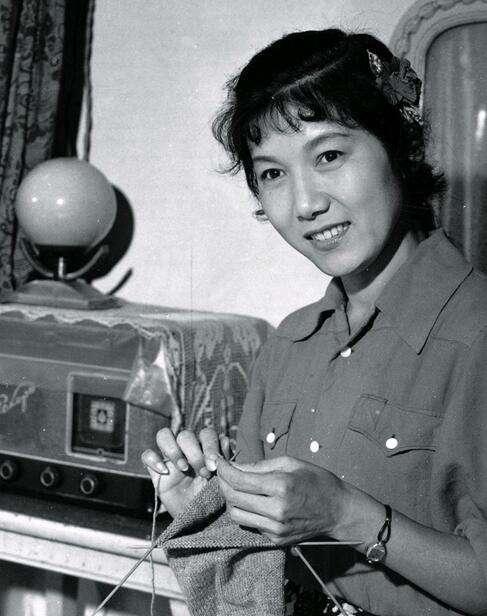 一曲黄梅天下知,严凤英晚年不堪受辱吞药自杀,死后还被开膛破肚_腾讯