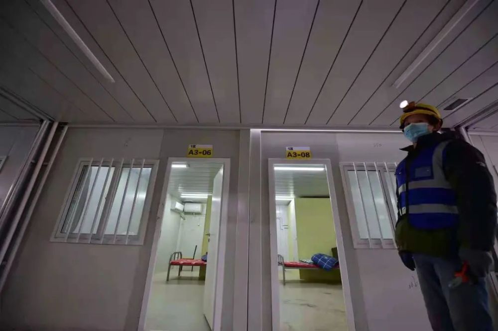 隔离房内亮起照明灯!黄庄公寓集中隔离场所606套隔离房陆续交付使用