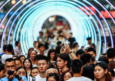 11,奢望有天住进你眼睛,茫茫人海与爱为邻.