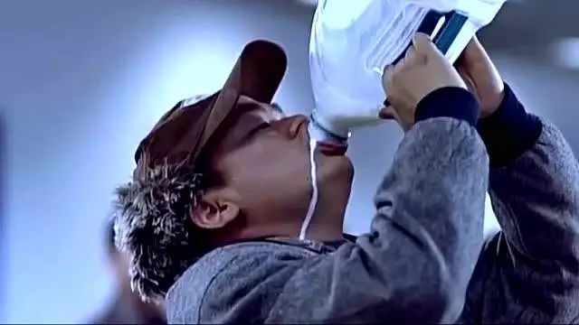 医生朋友介绍,在医学上还真有吃橘子太多导致的疾病,也就是"橘黄症"