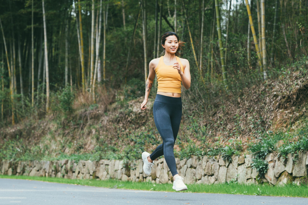 跑步能强身健体，每天坚持跑步5公里，会收获什么好处？图2