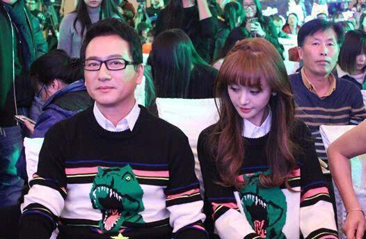 郑爽回应后,郑爽爸爸首发声维护女儿,朋友秦朝再曝张恒当爸内幕
