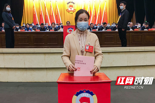 蔡溪表示,这次会议,在中共株洲市委的正确领导下,委员们以高度的政治