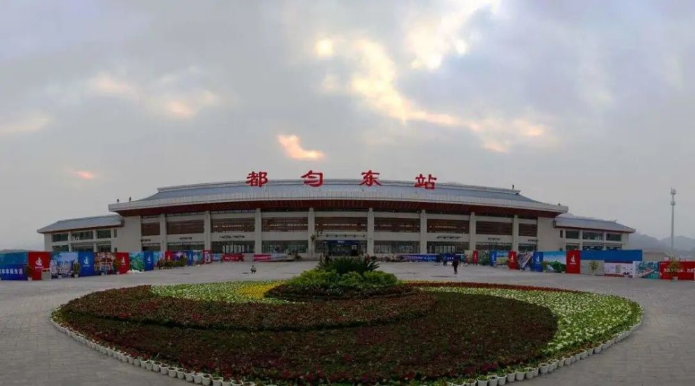 仅需2小时33分钟,都匀至六盘水首趟直达动车开行