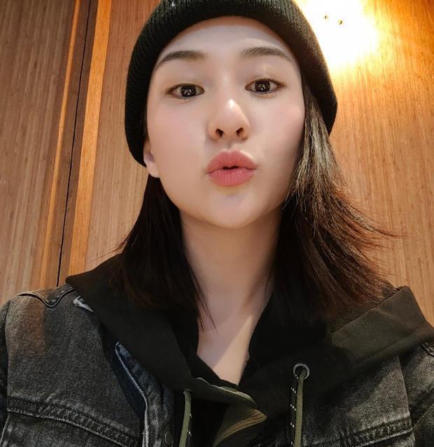 赌王女儿何超莲社交平台晒照称剪发,表情可爱心情好