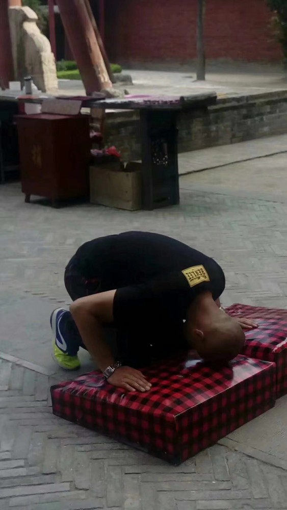 人杰惟追古解良士民争拜关云长刘是成