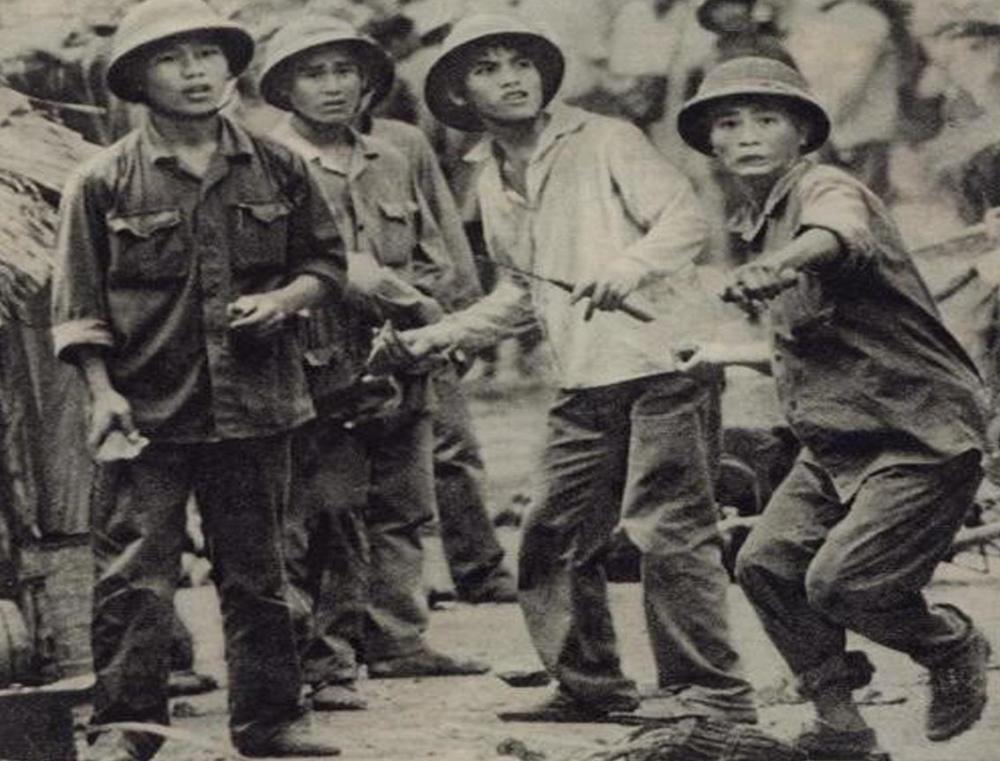 越南军警驱赶华侨